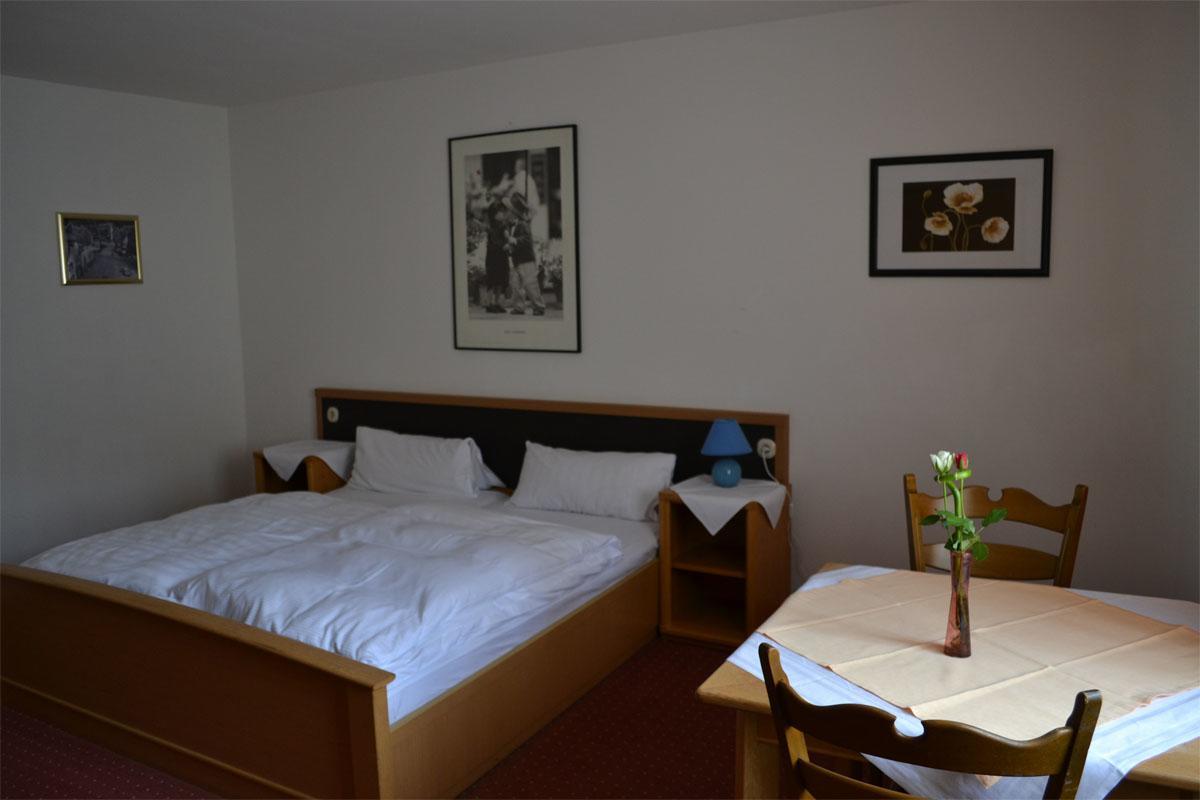 Hotel Zum Taunus Eppstein Exterior foto